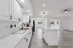 6302 Silver Oaks Dr, Zephyrhills, FL 33542 - Photo 8