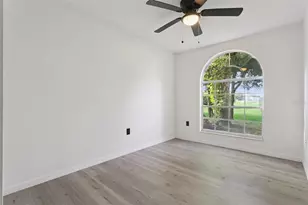 6302 Silver Oaks Dr, Zephyrhills, FL 33542 - Photo 16