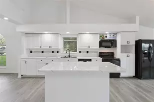 6302 Silver Oaks Dr, Zephyrhills, FL 33542 - Photo 10