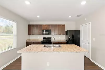 36205 Jenny Lynne Circle, Zephyrhills, FL 33541 - Photo 4