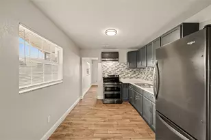 8503 Fish Lake Rd, Tampa, FL 33619 - Photo 10