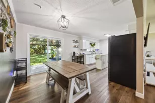 27544 Lisa Dr, Tavares, FL 32778 - Photo 12
