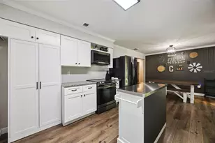 27544 Lisa Dr, Tavares, FL 32778 - Photo 14