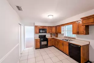1310 SE 38th Ct, Ocala, FL 34471 - Photo 2