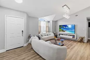 7826 Barberry Dr, Orlando, FL 32835 - Photo 2