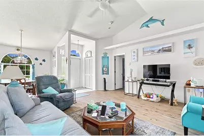 7833 38th Court E, Sarasota, FL 34243 - Photo 2
