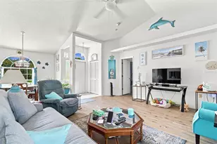 7833 38th Ct E, Sarasota, FL 34243 - Photo 2