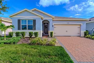 17558 Blazing Star Cir, Clermont, FL 34714 - Photo 2