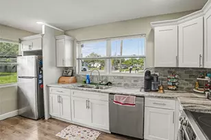 315 Amador Cir, Orlando, FL 32810 - Photo 2