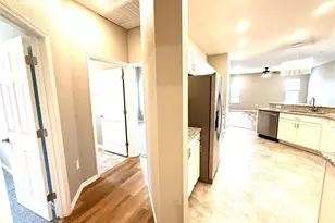 35006 Long Island Ct, Zephyrhills, FL 33541 - Photo 14
