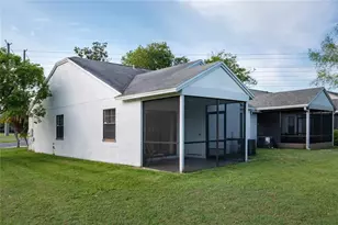 102 Candlewick Ct, Sanford, FL 32771 - Photo 2