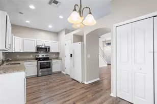 10114 Farmingdale Pl, Tampa, FL 33624 - Photo 4