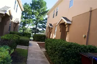 3927 Pemberly Pines Cir, Saint Cloud, FL 34769 - Photo 4