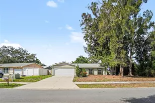 6607 36th Ave Dr W, Bradenton, FL 34209 - Photo 2