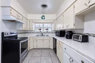 502 Wolfe St, Wildwood, FL 34785 - Photo 4