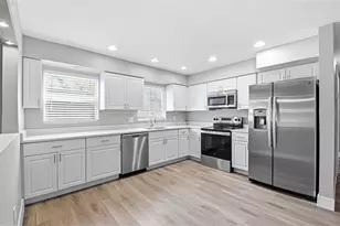 310 93rd Ave N, Saint Petersburg, FL 33702 - Photo 16