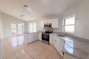 225 Southbridge Cir, Kissimmee, FL 34744 - Photo 2