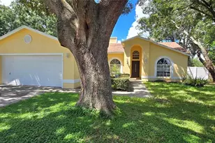 348 Vineyard Dr, Lakeland, FL 33809 - Photo 1