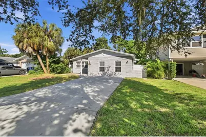 1751 Mississippi Avenue NE, Saint Petersburg, FL 33703 - Photo 2