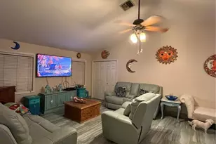 2727 NE 4th Pl, Cape Coral, FL 33909 - Photo 18