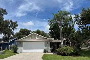 4750 Hamlets Grv Dr, Sarasota, FL 34235 - Photo 2