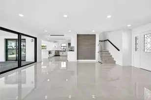 319 Midway Island, Clearwater, FL 33767 - Photo 4