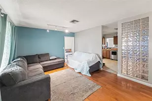 7991 Aberdeen Cir, Largo, FL 33773 - Photo 2