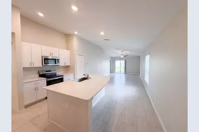 3513 Radiant Mountain Drive, Plant City, FL 33565 - Photo 2