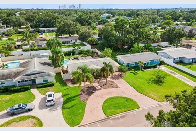 592 43rd Avenue NE, Saint Petersburg, FL 33703 - Photo 2