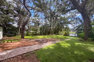 10806 W Elbow Dr, Tampa, FL 33612 - Photo 20