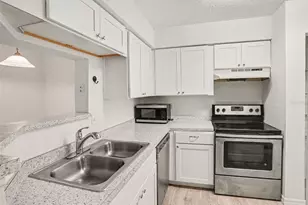 199 Afton Square, Altamonte Springs, FL 32714 - Photo 4