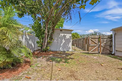 375 64th Street S, Saint Petersburg, FL 33707 - Photo 32