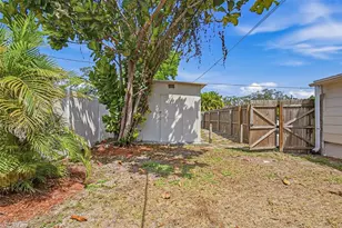 375 64th St S, Saint Petersburg, FL 33707 - Photo 32