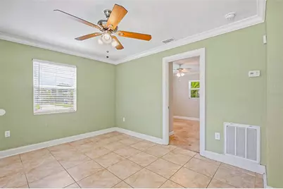 375 64th Street S, Saint Petersburg, FL 33707 - Photo 10