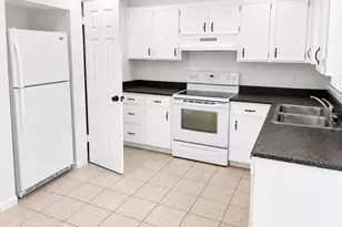 1406 Crystal Ct, Tavares, FL 32778 - Photo 2
