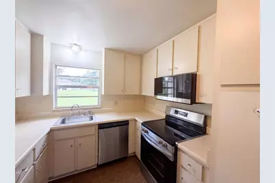 4427 Pinebrooke Place, Dover, FL 33527 - Photo 2