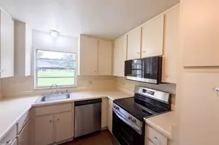 4427 Pinebrooke Pl, Dover, FL 33527 - Photo 2
