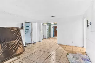8545 Gold Ridge Cir, Tampa, FL 33619 - Photo 12