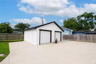 2202 Elizabeth Ave, Orlando, FL 32804 - Photo 2