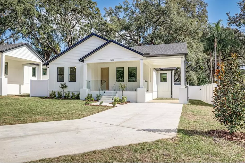 7905 N Greenwood Ave view 3