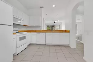 9811 Fan Palm Way, Tampa, FL 33610 - Photo 4