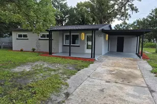 1810 E Carol Dr, Plant City, FL 33563 - Photo 1