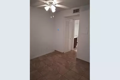15301 W Pond Woods Drive #303, Tampa, FL 33618 - Photo 4