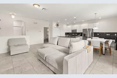 701 Las Fuentes Drive, Kissimmee, FL 34746 - Photo 4