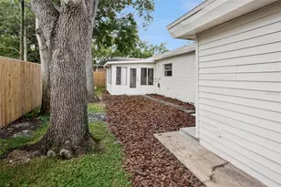 4050 Iris St N, Saint Petersburg, FL 33703 - Photo 30