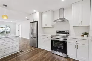 4050 Iris St N, Saint Petersburg, FL 33703 - Photo 2