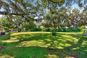 706 Elm Ave, Fruitland Park, FL 34731 - Photo 2