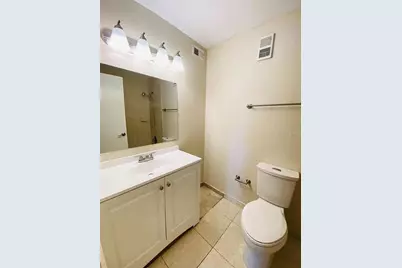 4704 Walden Circle #26, Orlando, FL 32811 - Photo 8
