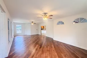 2015 River Crossing Dr, Valrico, FL 33596 - Photo 6