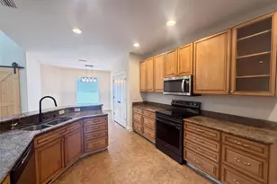 2015 River Crossing Dr, Valrico, FL 33596 - Photo 2